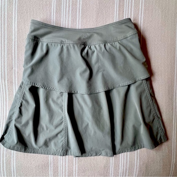 Athleta skort with small button front pocket and tie front bow. - Picture 3 of 6
